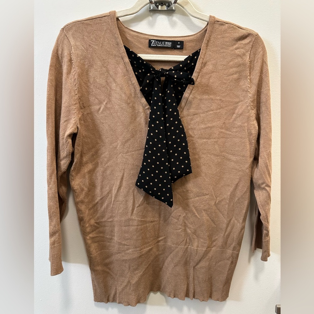 New York & Co Sweater, Size M 
(preloved)